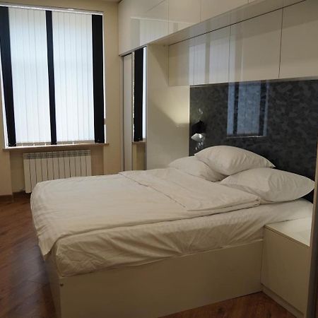 Lovely, Newly Remodeled Apartment In Yerevan! Exterior foto