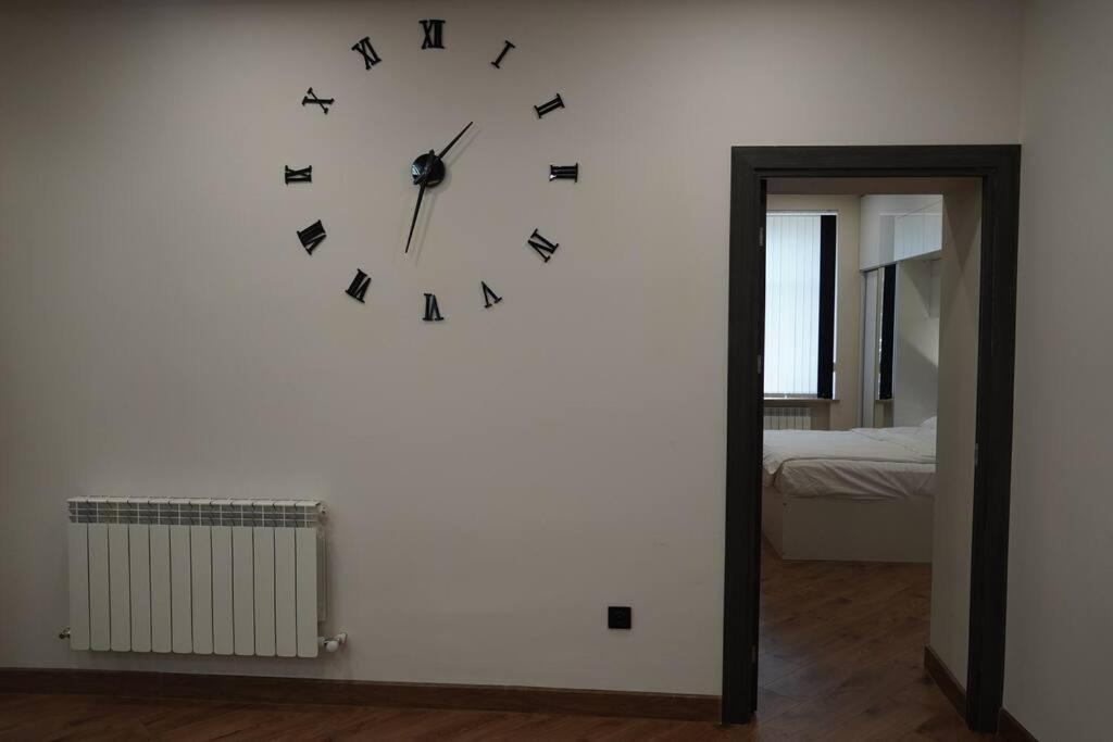 Lovely, Newly Remodeled Apartment In Yerevan! Exterior foto