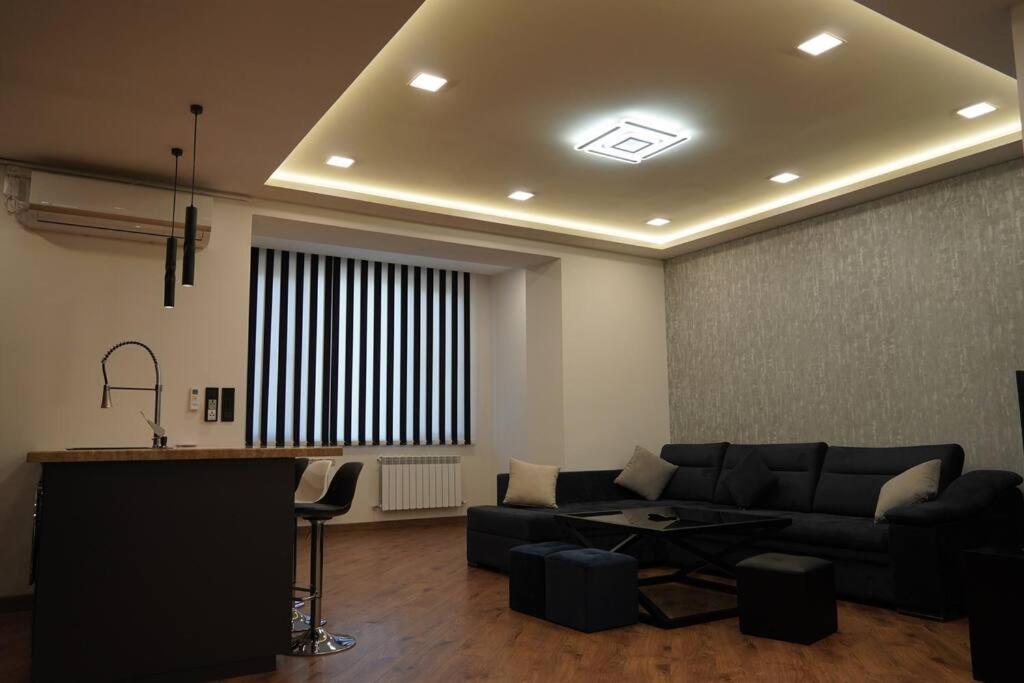 Lovely, Newly Remodeled Apartment In Yerevan! Exterior foto