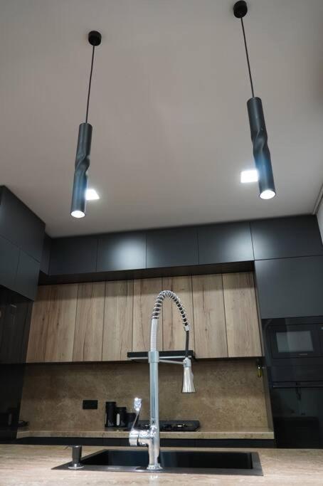 Lovely, Newly Remodeled Apartment In Yerevan! Exterior foto