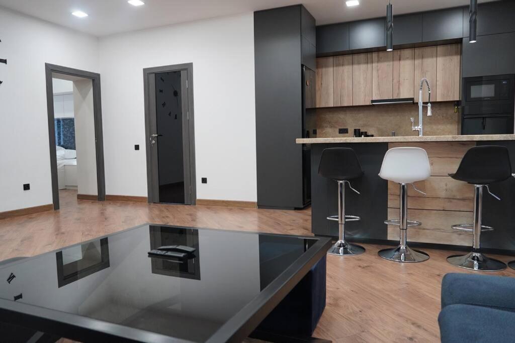 Lovely, Newly Remodeled Apartment In Yerevan! Exterior foto