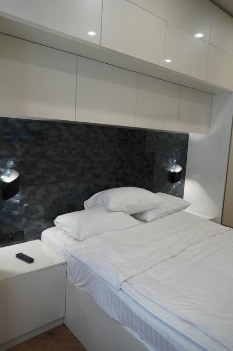 Lovely, Newly Remodeled Apartment In Yerevan! Exterior foto