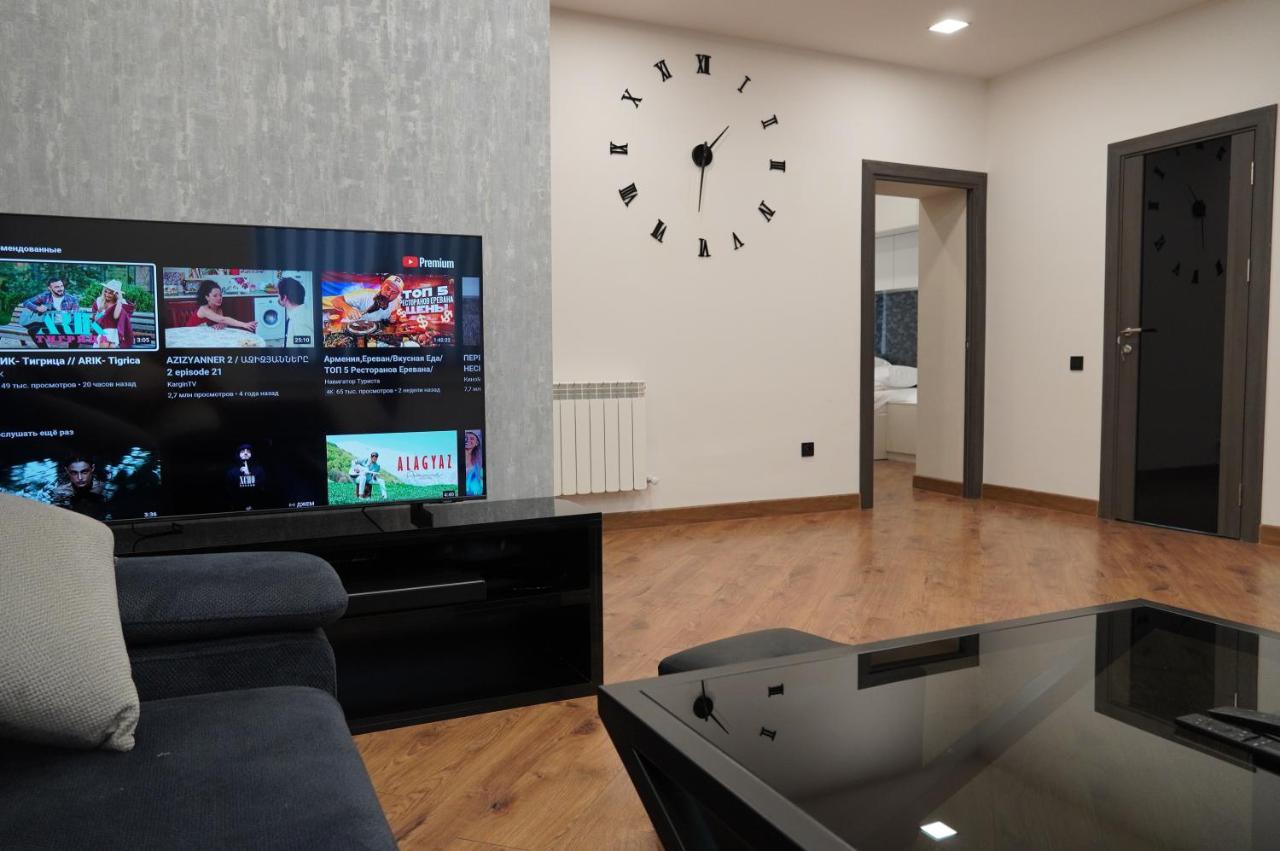 Lovely, Newly Remodeled Apartment In Yerevan! Exterior foto